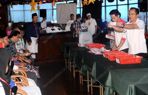 UMNO153_19102013_UNDI