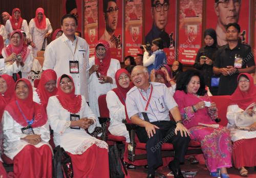 UMNO15_28112012_WANITA