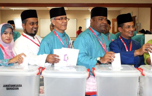 UMNO161_19102013_UMNO
