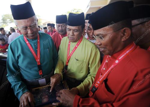 UMNO169_19102013_UMNO