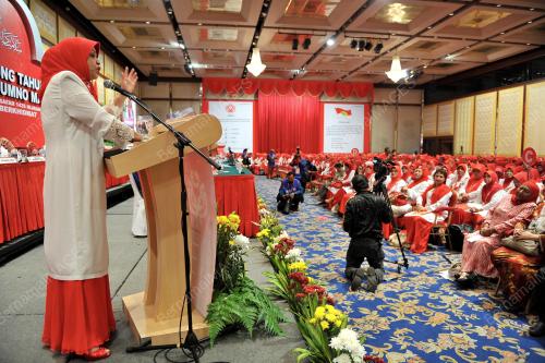 UMNO16_04122013_WANITA