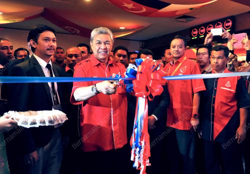 UMNO19_25112014_PAMERAN