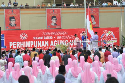 UMNO19_29112012_NAIK_BENDERA