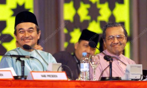 UMNO20-21_06_2001_SMILE_27012016