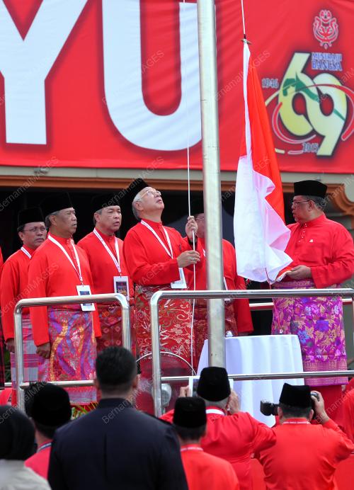 UMNO21_10122015_BENDERA