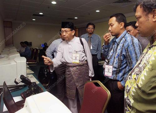 UMNO23-21_06_2001_RAIS-BERNAMA_27012016