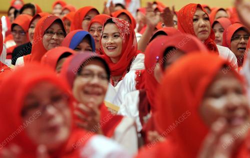 UMNO23_04122013_WANITA
