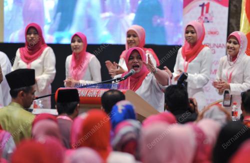 UMNO24_28112012_PUTERI