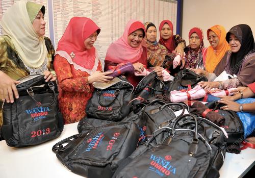 UMNO25_02122013_WANITA