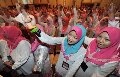 UMNO26_28112012_PUTERI