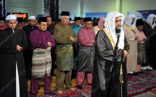 UMNO30_06122013_SOLAT