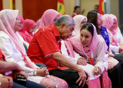 PERHIMPUNAN AGUNG PUTERI