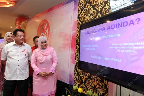 UMNO32_08122015_ADINDA