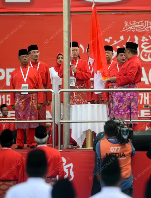 UMNO32_10122015_BENDERA