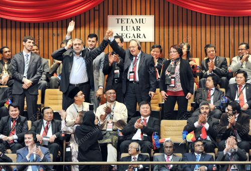UMNO32_27112014_LUAR