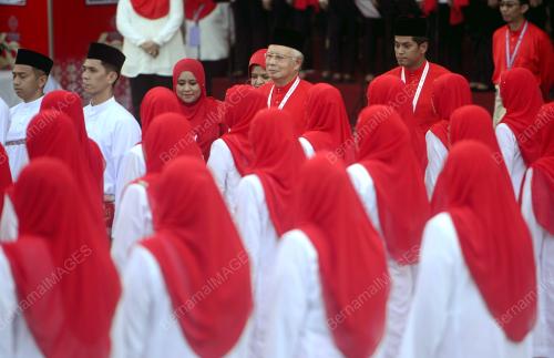 UMNO33_10122015_BENDERA