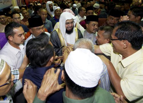 UMNO35_06122013_SOLAT_JUMAAT