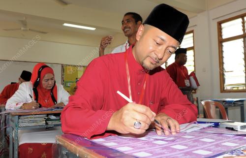 UMNO35_19102013_MUKHRIZ