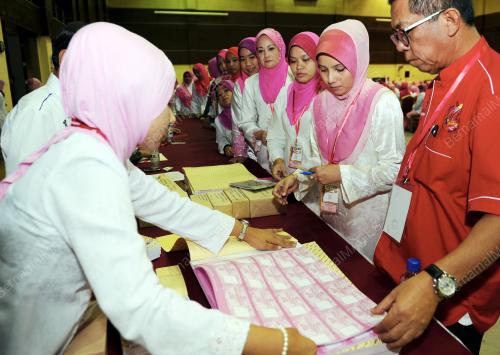 UMNO37_12102013_PUTERI
