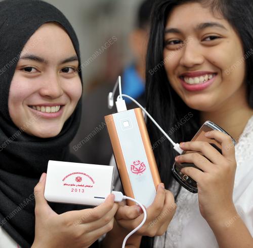 UMNO38_02122013_POWER_BANK