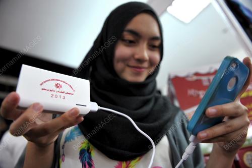 UMNO39_02122013_POWER_BANK