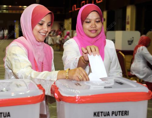 UMNO39_12102013_PUTERI