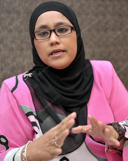 UMNO42_02122013_PUTERI