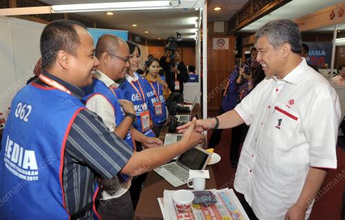 UMNO42_04122013_MELAWAT