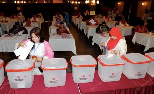 UMNO42_19102013_UNDI