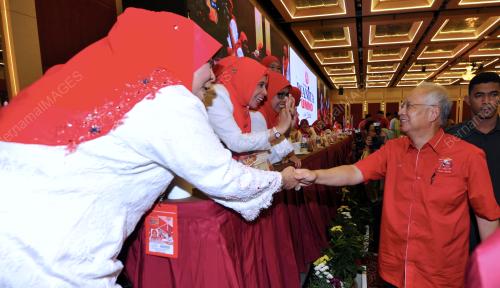 UMNO42_30112016_WANITA