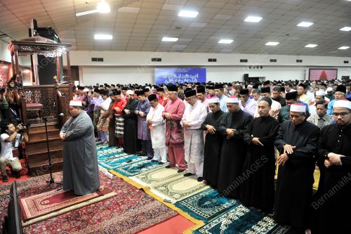 UMNO52_01122016_SOLAT_JUMAAT