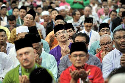 UMNO53_01122016_SOLAT_JUMAAT