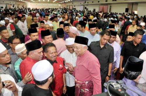 UMNO54_01122016_SOLAT_JUMAAT
