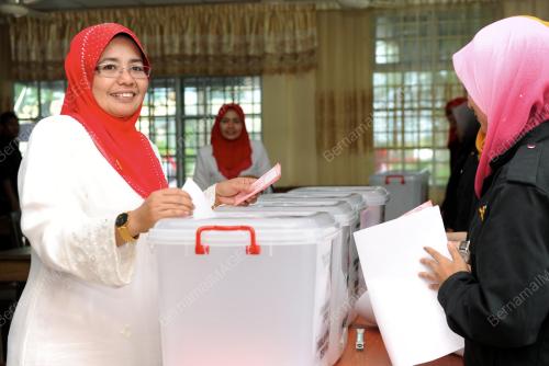 UMNO56_12102013_WANITA