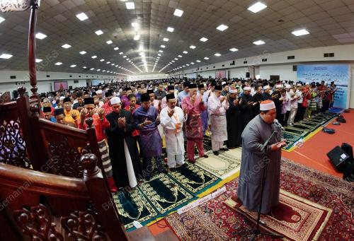 UMNO58_02122016_SOLAT_JUMAAT