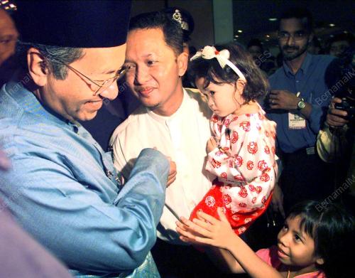 UMNO6-23_06_2001_BUDDING_27012016