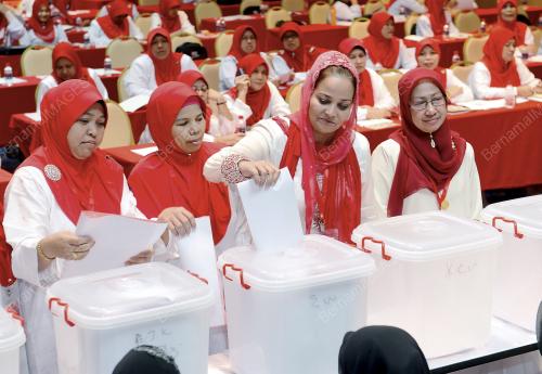 UMNO65_12102013_WANITA