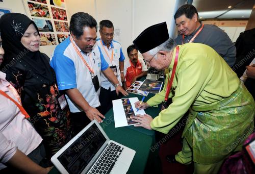 UMNO65_30112012_UMNO_2012