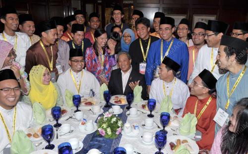 UMNO70_04122013_TPM