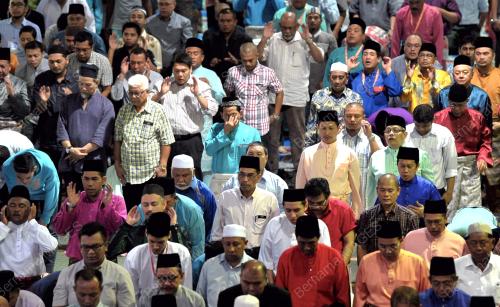 UMNO70_28112014_SOLAT