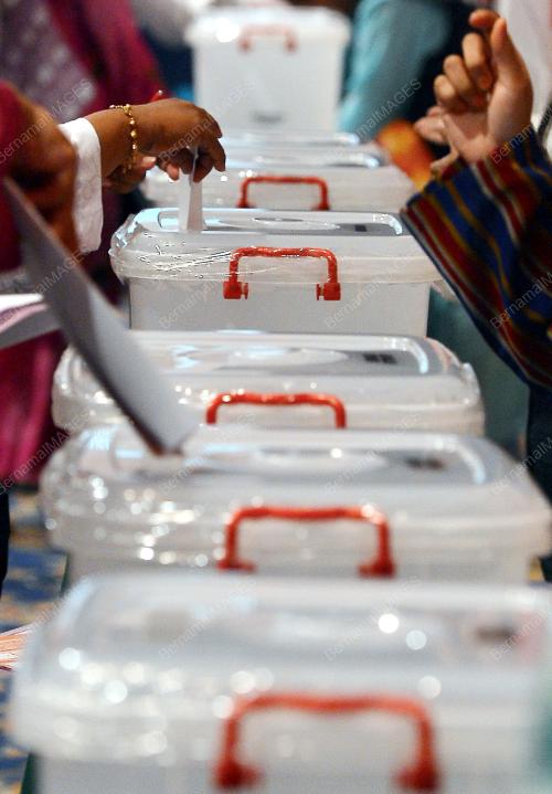 UMNO71_19102013_TITIWANGSA