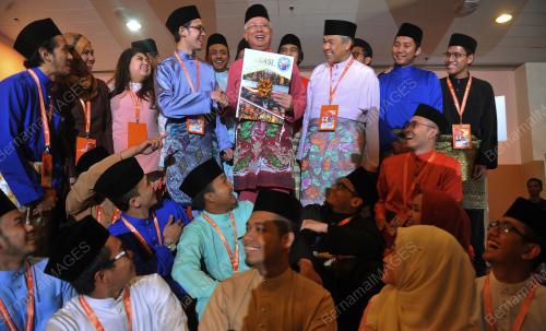 UMNO74_02122016_PM