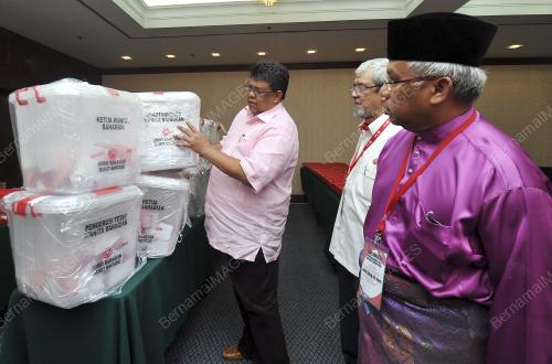 UMNO74_12102013_WANITA