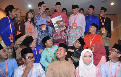 UMNO75_02122016_PM