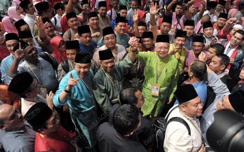 UMNO75_07122013_UMNO