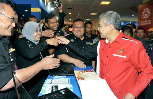 UMNO75_30112016_ZAHID_LAWAT
