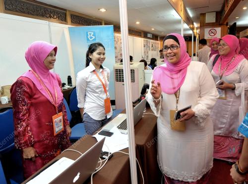 UMNO76_02122013_BERNAMA