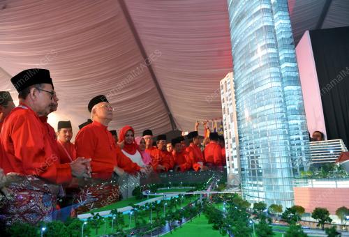 UMNO78_29112016_PECAH_TANAH