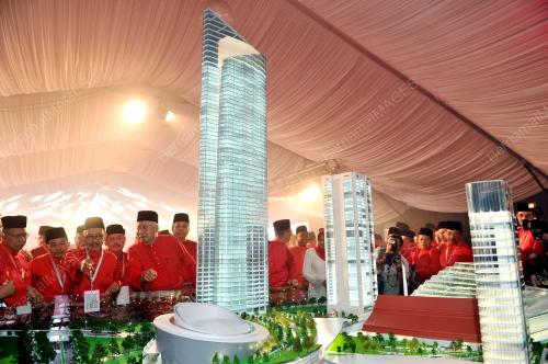 UMNO79_29112016_PECAH_TANAH