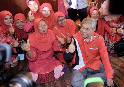 UMNO79_30112016_ZAHID_LAWAT